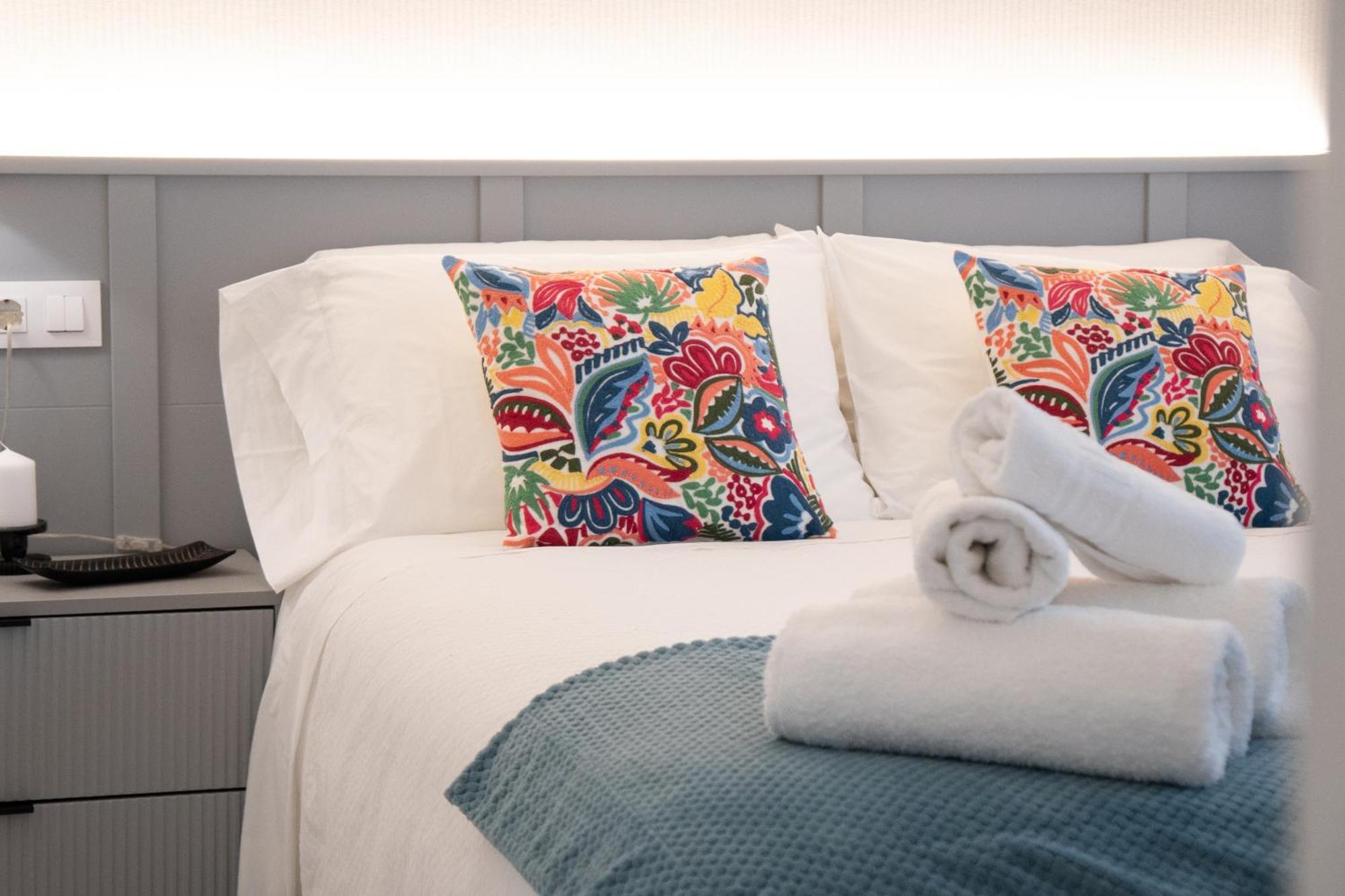 Apartamentos Faro Da Rocha О Грове Екстериор снимка